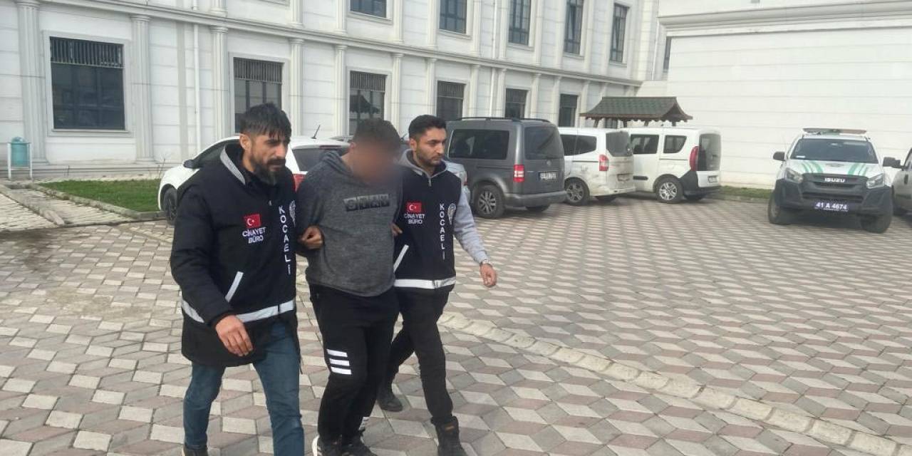 Eski Eşini Öldüren, Arkadaşını Da Yaralayan Şüpheli Tutuklandı