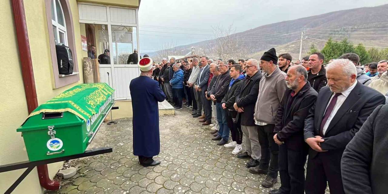 Kazada Hurdaya Dönen Otomobilde Hayatını Kaybeden İki Genç Defnedildi