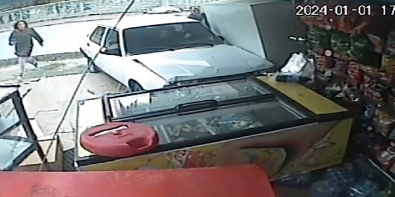 Araba Kullanmayı Öğrenen Sürücü Büfeye Daldı