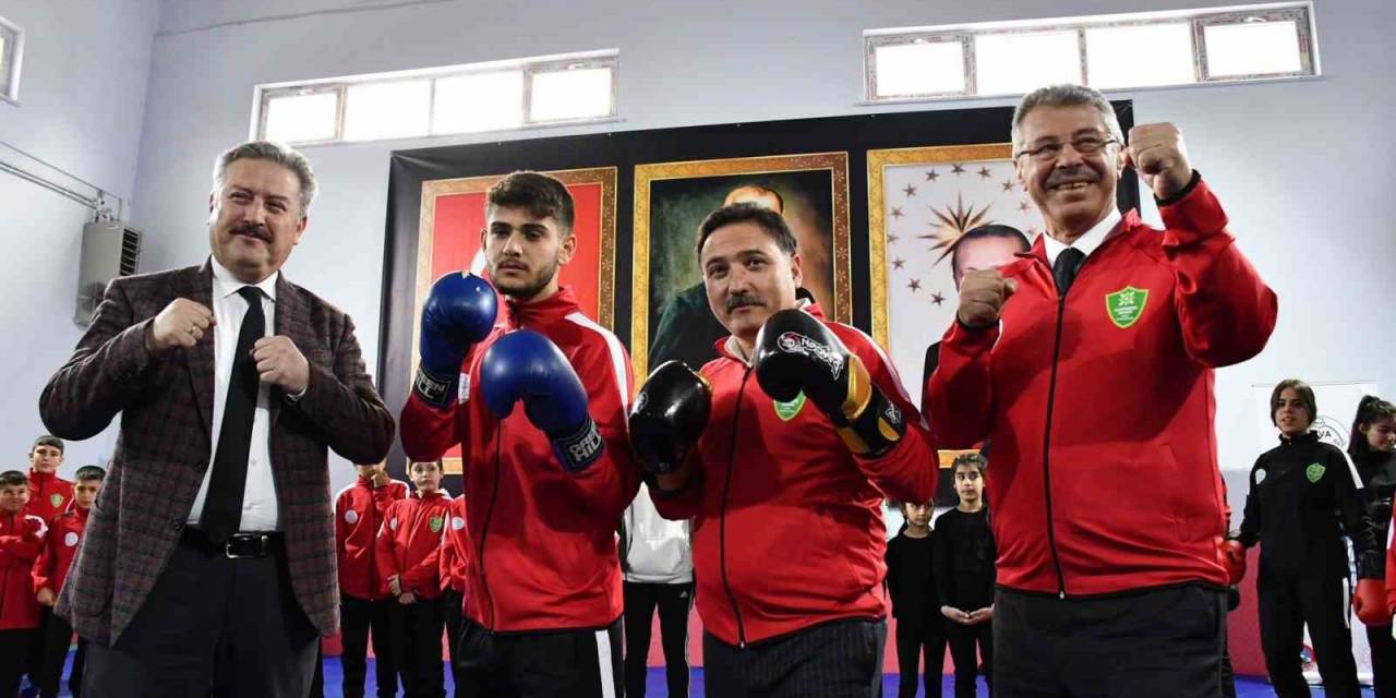 Vali Çiçek: ”spor Okullarıyla Gençlerimizi Yalnız Bırakmayacağımızın Haykırışını Ortaya Koyuyoruz”