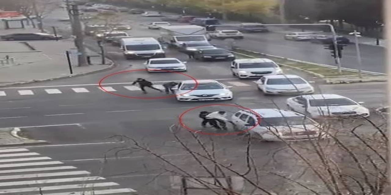 Trafikteki Tehlikeli Yolculuk Yürekleri Ağza Getirdi: O Anlar Kamerada