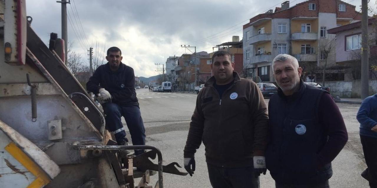 Çöp Konteynerine Atılan 5 Yavru Köpek Temizlik Personelinin Dikkatiyle Kurtarıldı