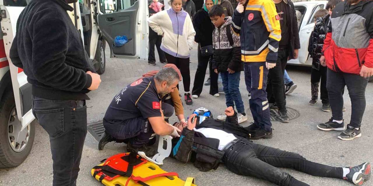 Karaman’da Otomobille Çarpışan Motokurye Yaralandı