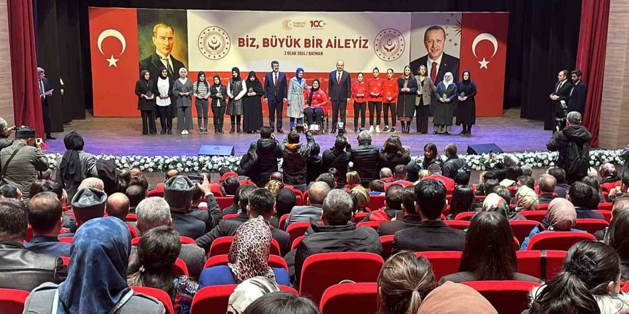 Aile Ve Sosyal Hizmetler Bakanı Göktaş, Batman’da Kadınlara Destek Mesajı Verdi