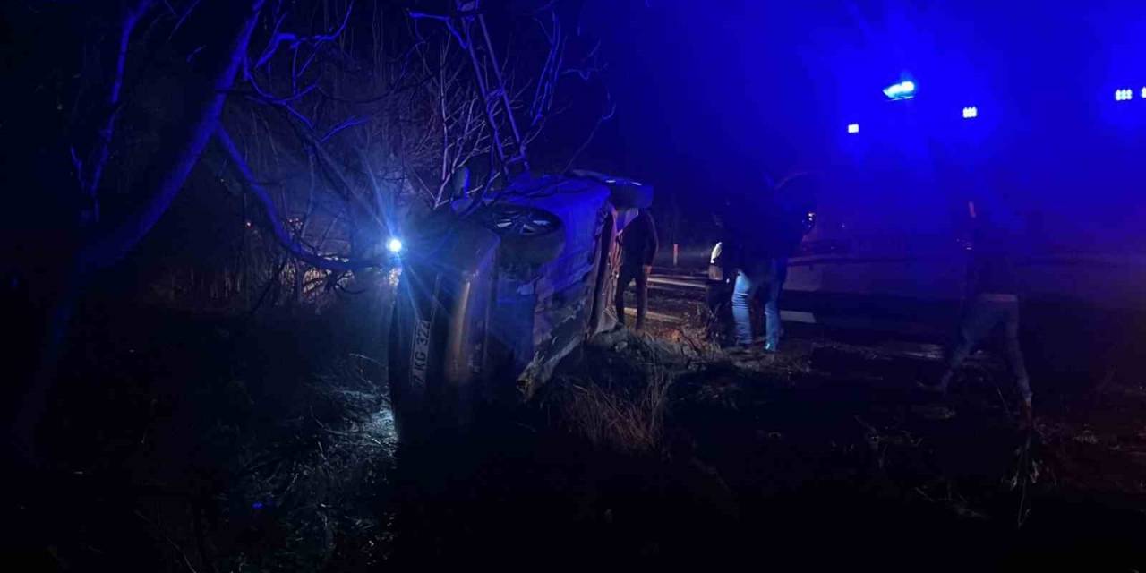 Elektrik Diğerine Çarpan Otomobil Takla Attı: 4 Yaralı