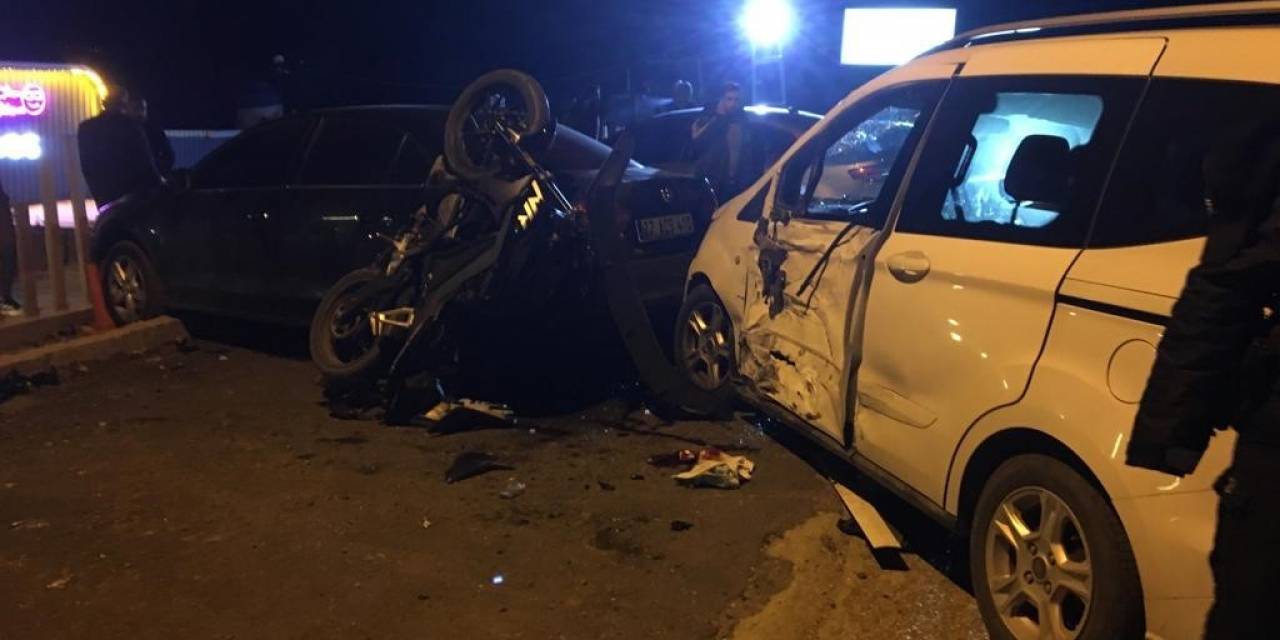 Adıyaman’da Otomobil İle Motosiklet Çarpıştı: 1’i Ağır 2 Yaralı