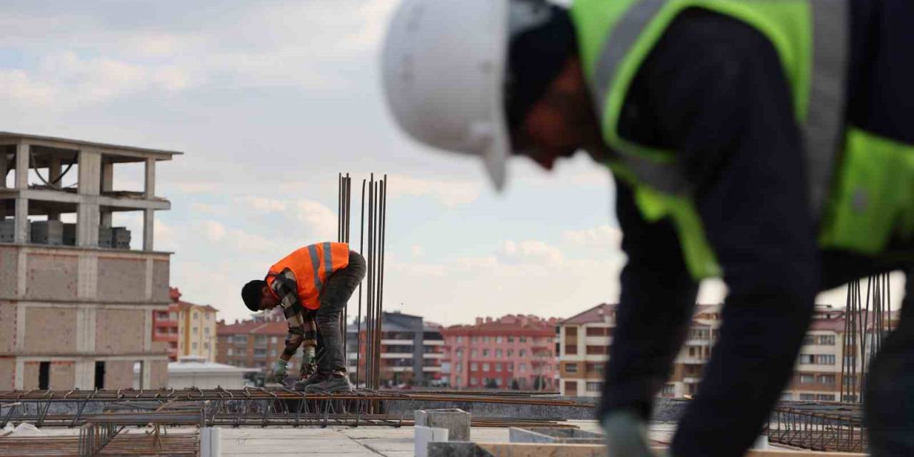 İnşaat Sektöründe İş Var, İşçi Yok