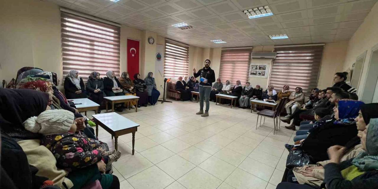 Siirt’te Kursiyerlere "En İyi Narkotik Polisi Anne Projesi" Anlatıldı