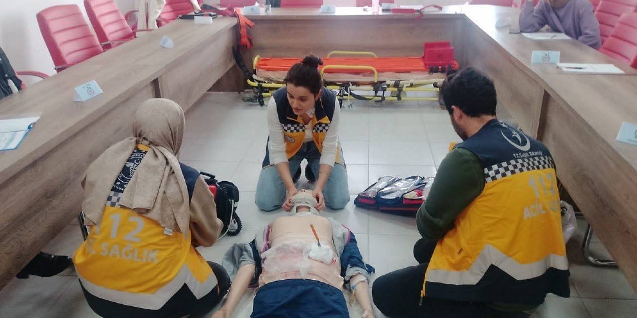 Ambulans Personellerine Eğitim Verildi