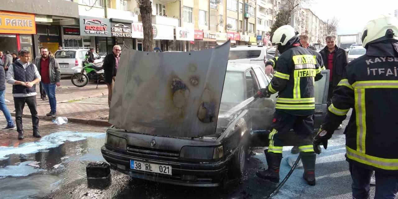 Marşa Bastı, Araba Yandı