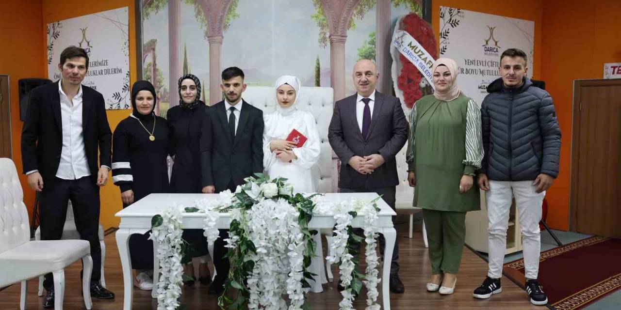 Darıca’da Yeni Yılın İlk Nikahı Kıyıldı
