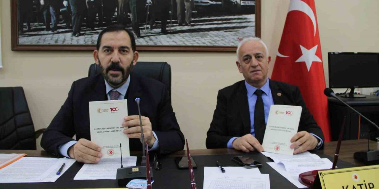 100. Yılı Meclis Özel Oturumunu Kitapçık Haline Geldi