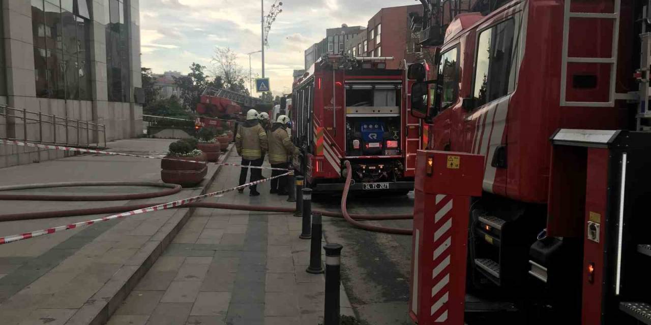 Bayrampaşa Belediyesinde Yangın Paniği: 4 Kişi Dumandan Etkilendi