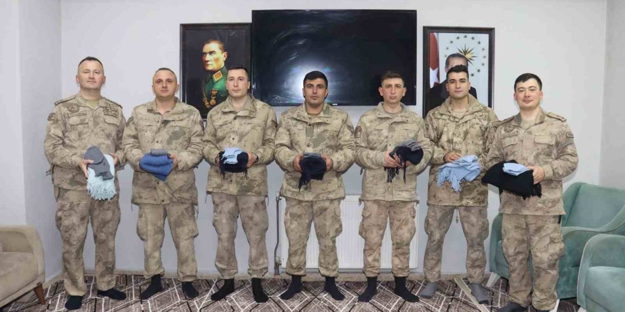 Gurbetçi Meryem Nine’den Jandarmaya Sıcak Hediye