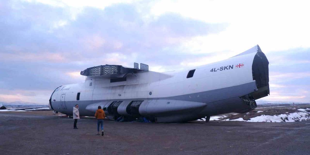 12 Yıldır Apronda Bekleyen Arızalı Gürcistan Uçağı Parçalanarak Taşındı