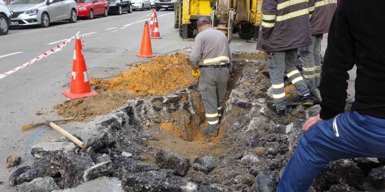 Pendik’te Kablo Panosundaki Patlama Kamerada