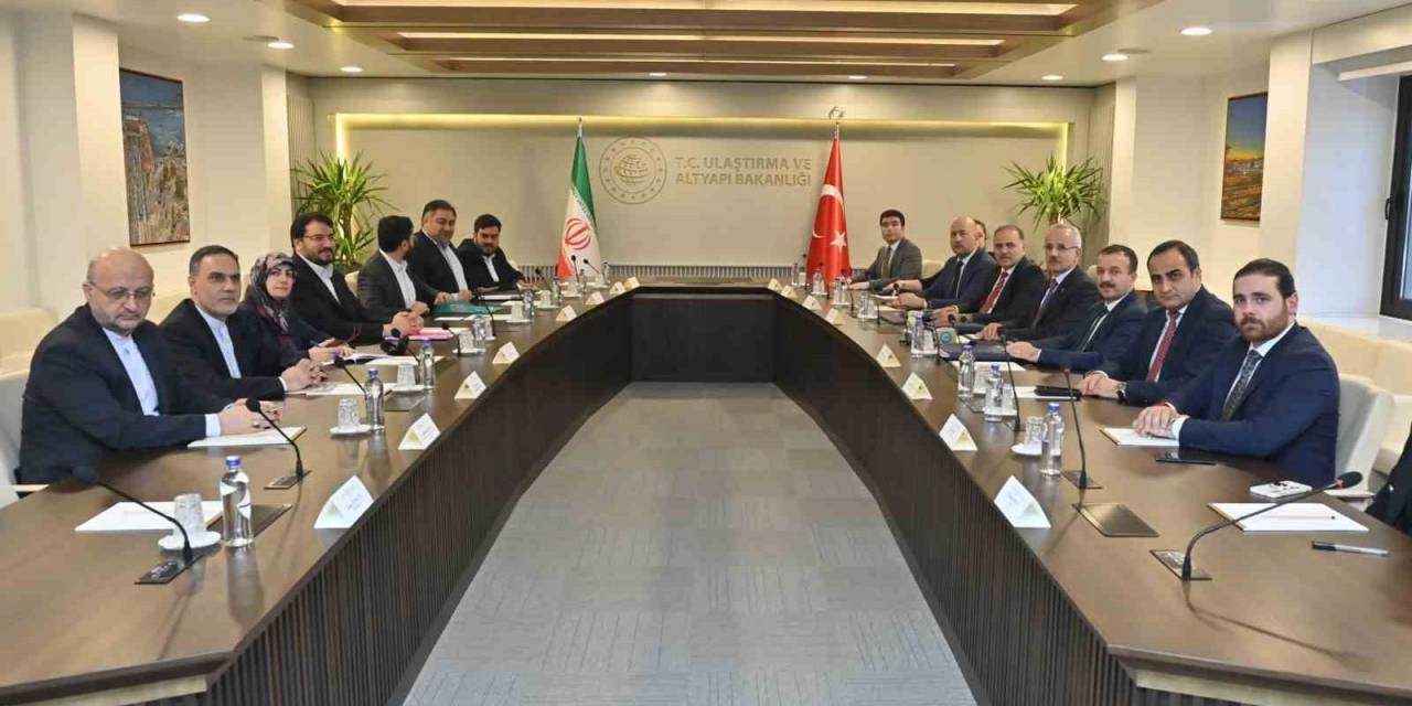 Bakan Uraloğlu, İran Yol Ve Şehircilik Bakanı Bazrpash’ı Ağırladı