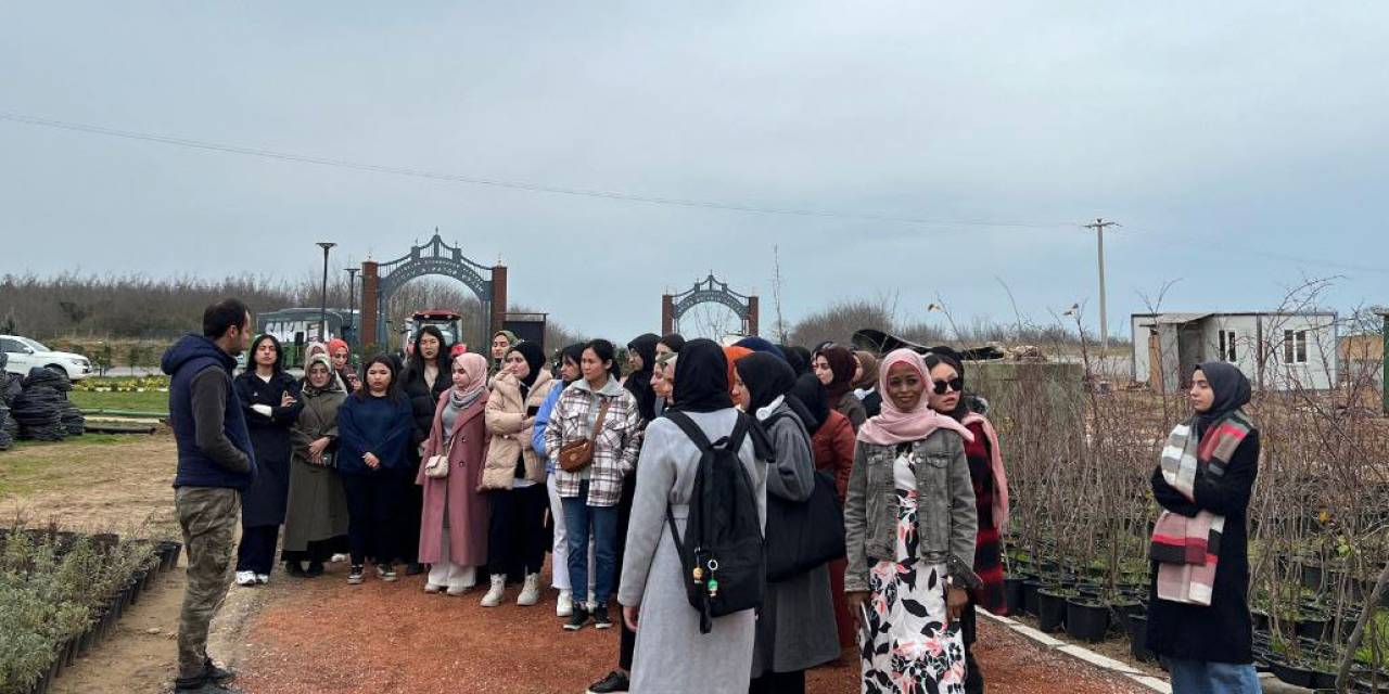 Üniversiteli Gençler Şehrin Güzelliklerini Keşfediyor