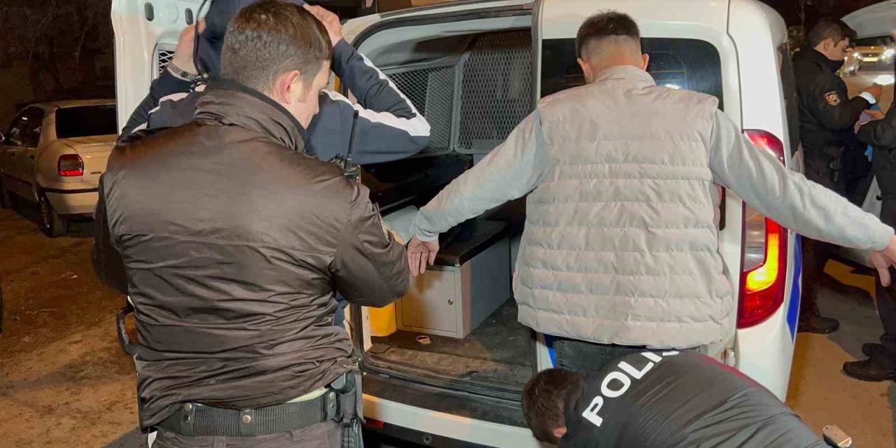 Araçla Kaçmak İsterken Uyuşturucuyla Yakalandı, “Haberim Yok” Dedi