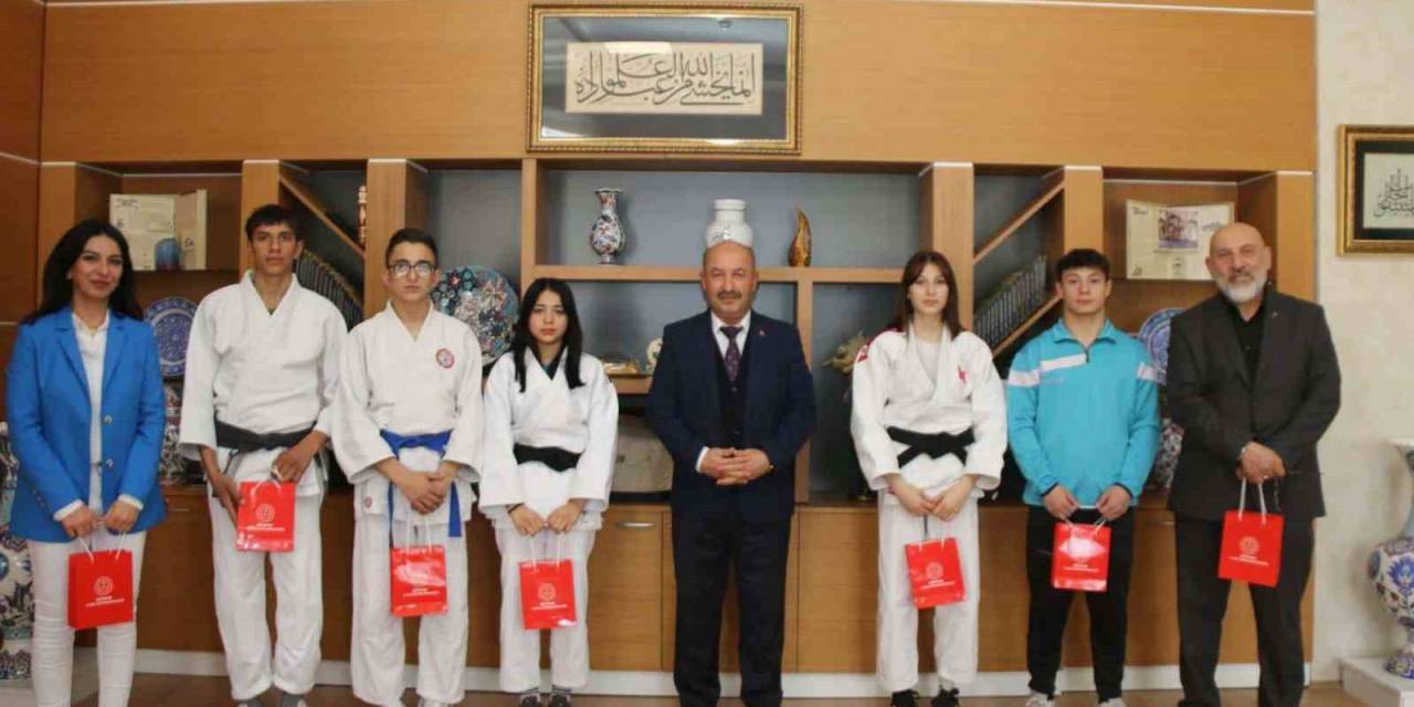 Müdür Başyiğit, Paralimpik Judo Branşında Türkiye Derecesi Elde Eden Öğrencileri Kabul Etti