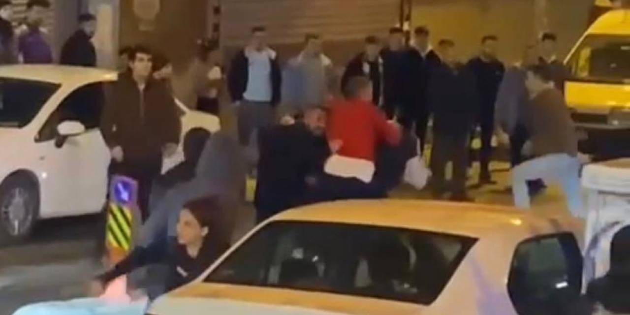 İstanbul’da Araçlara Ve Kadına Çarpan Sürücüye Meydan Dayağı Kamerada