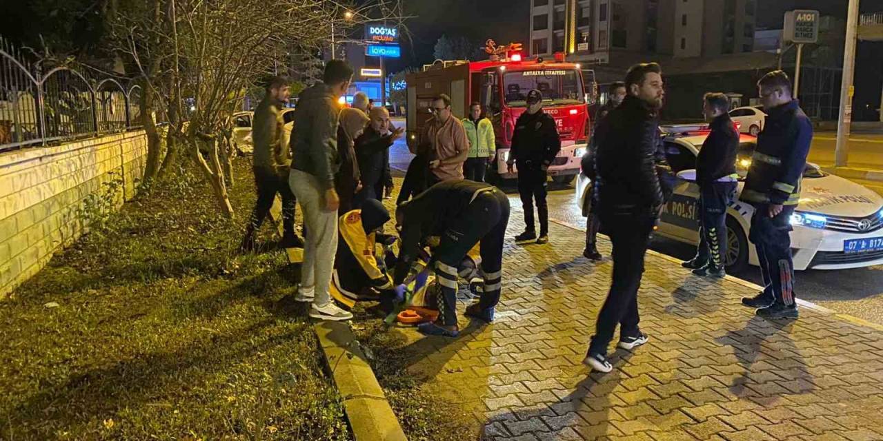 İki Otomobilin Karıştığı Kazada Sürücüler Yaralandı