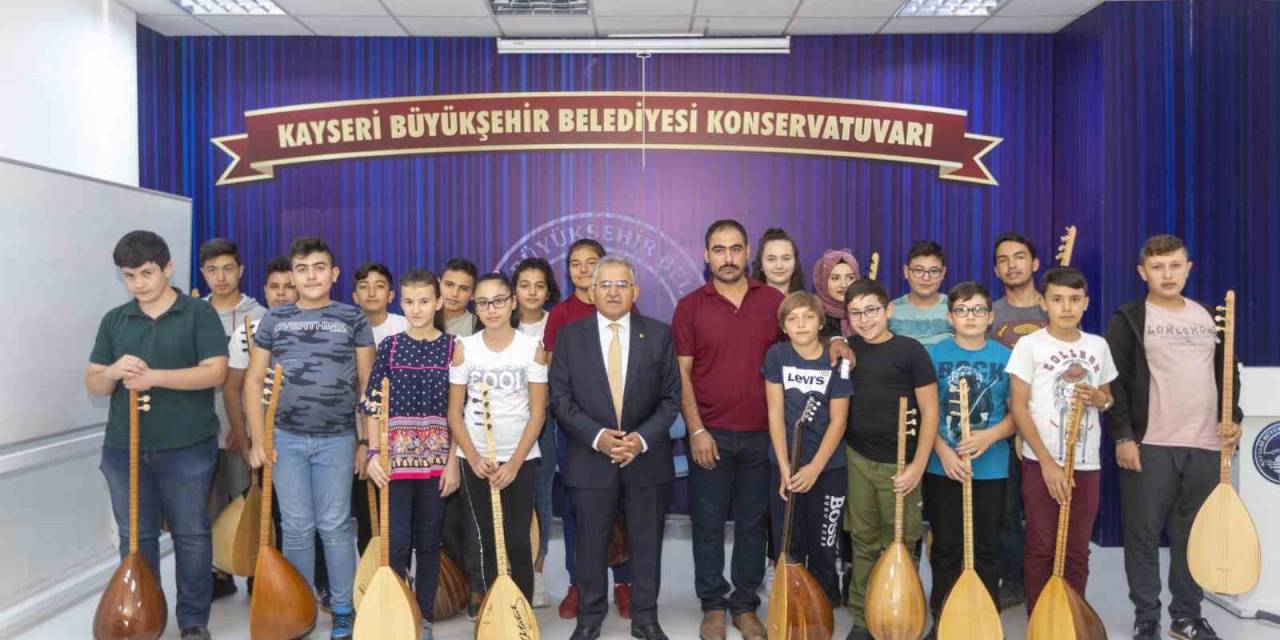Büyükşehir Sanat Akademilerinden 50 Bin Kursiyere Sanat Hizmeti