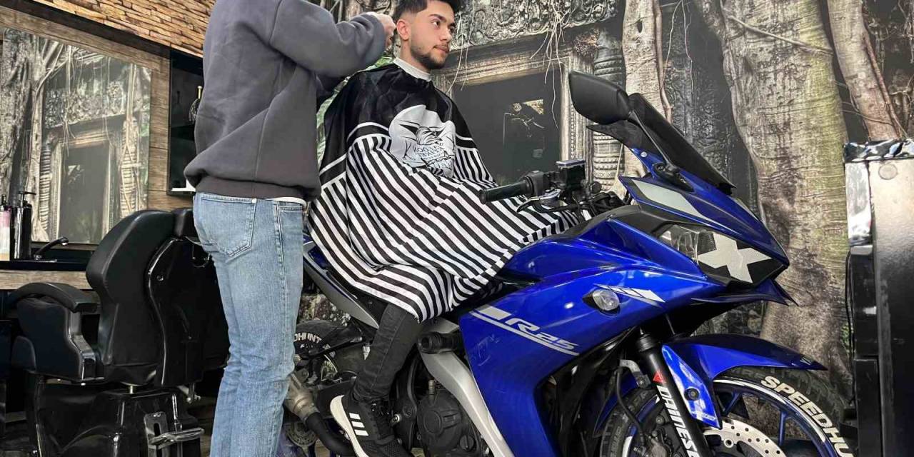 Hem Motosiklet Kullandı Hem De Tıraş Oldu