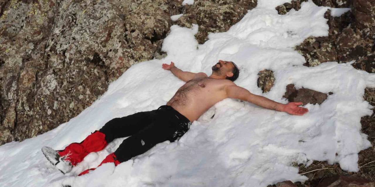 2 Bin 550 Rakımda Kar Banyosu