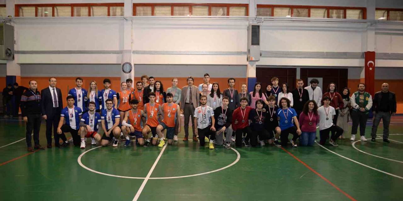 Başarılı Sporcular Ödüllendirildi