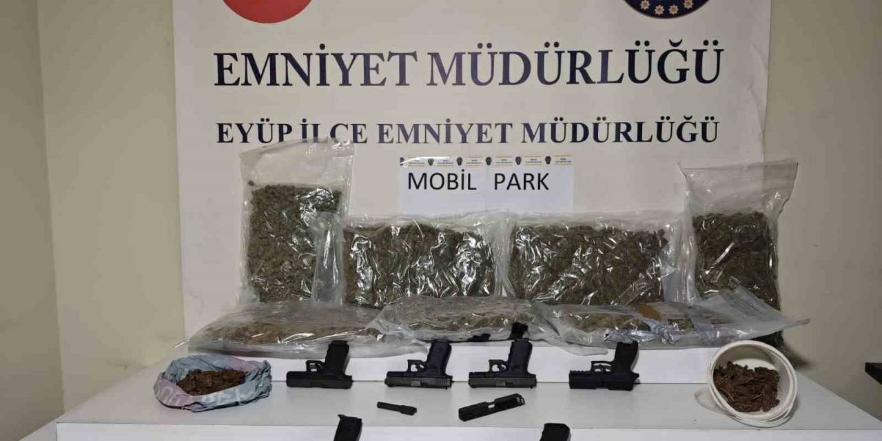 İstanbul’da 4 Ayrı Adrese Uyuşturucu Operasyonu: 2 Gözaltı