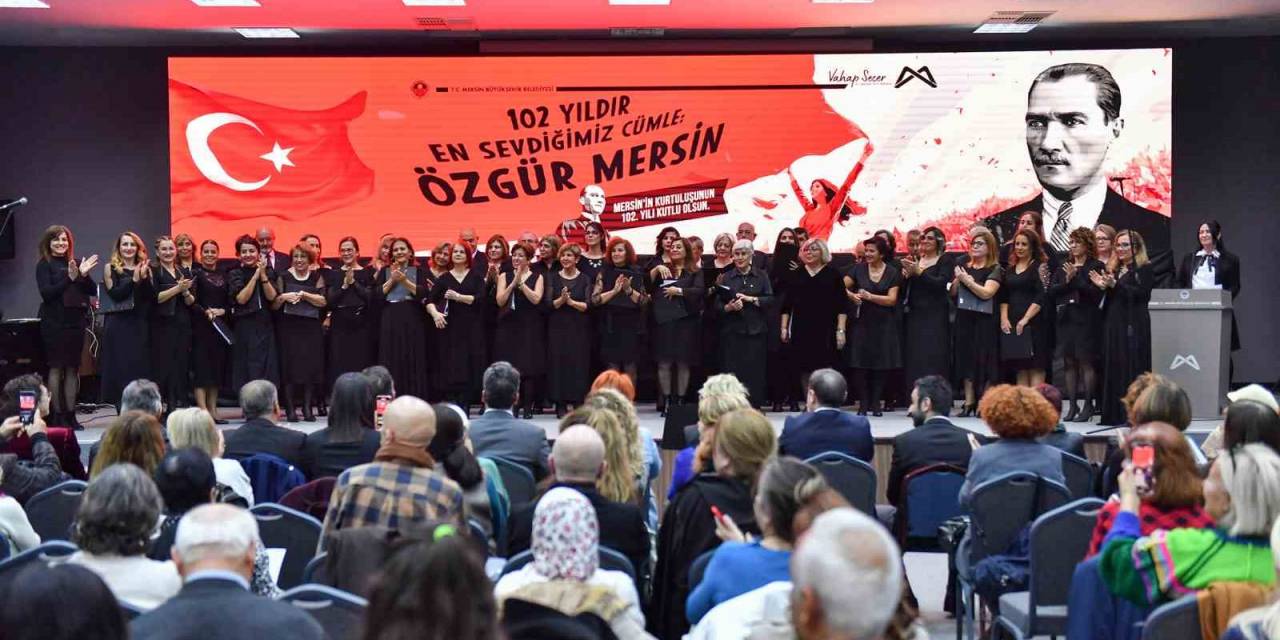 Mersin’de Kurtuluş Coşkusu Sokaklardan Salonlara Taşındı