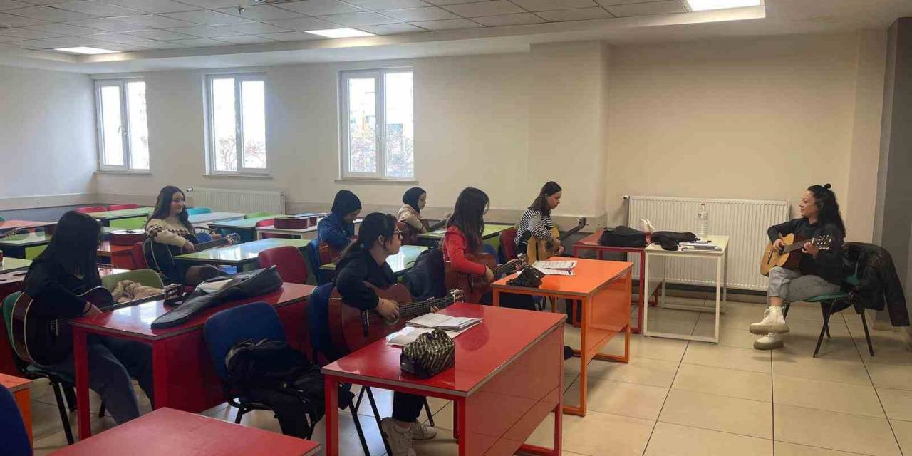 Büyükşehirin Projesi Gençliğe Değer Katıyor