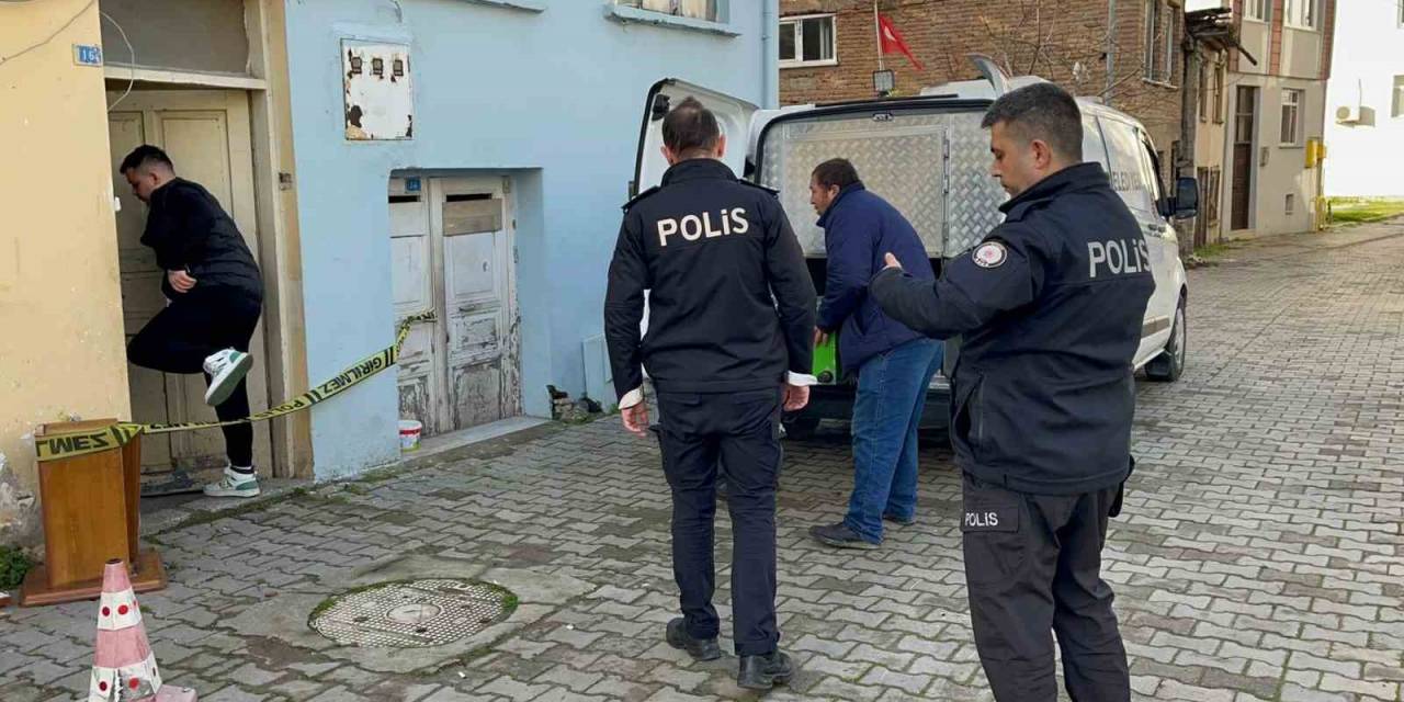 60 Yaşındaki Vatandaş Evinde Ölü Bulundu