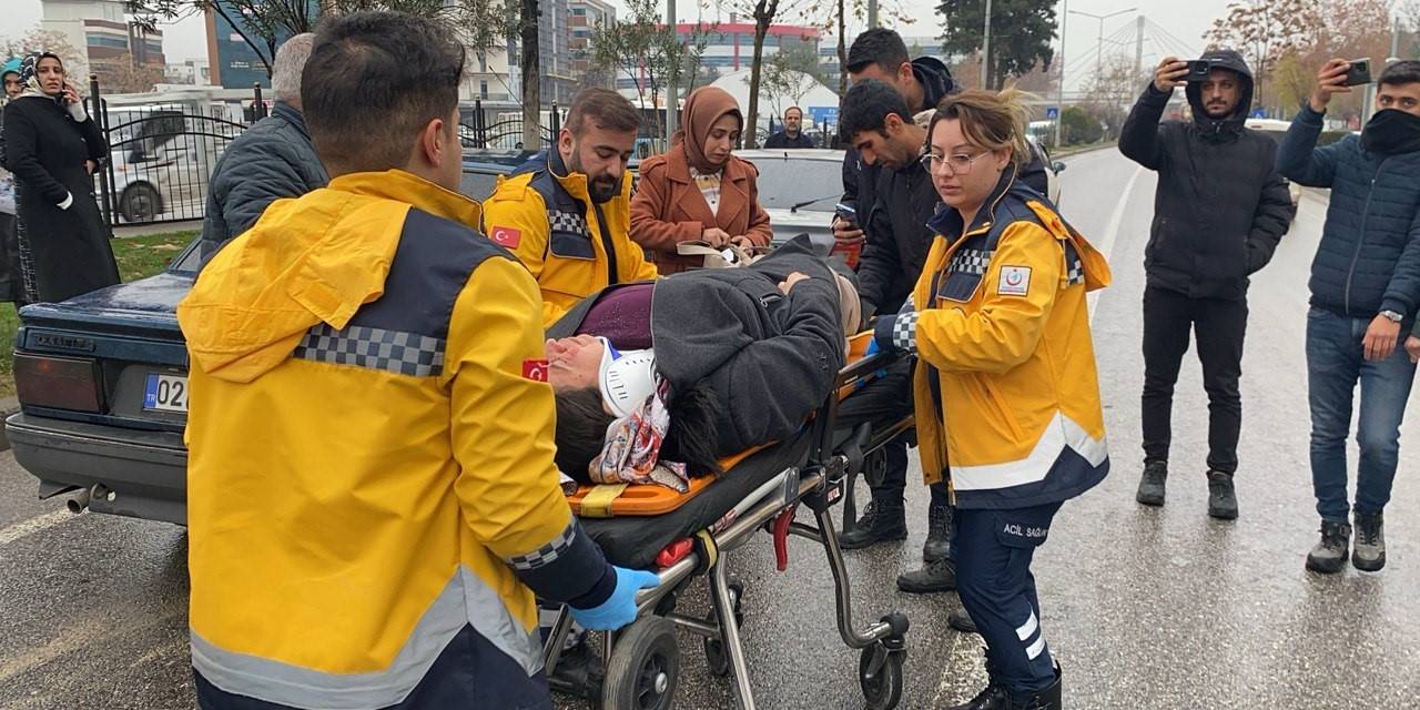 Üç Aracın Karıştığı Zincirleme Kazada 1 Kişi Yaralandı