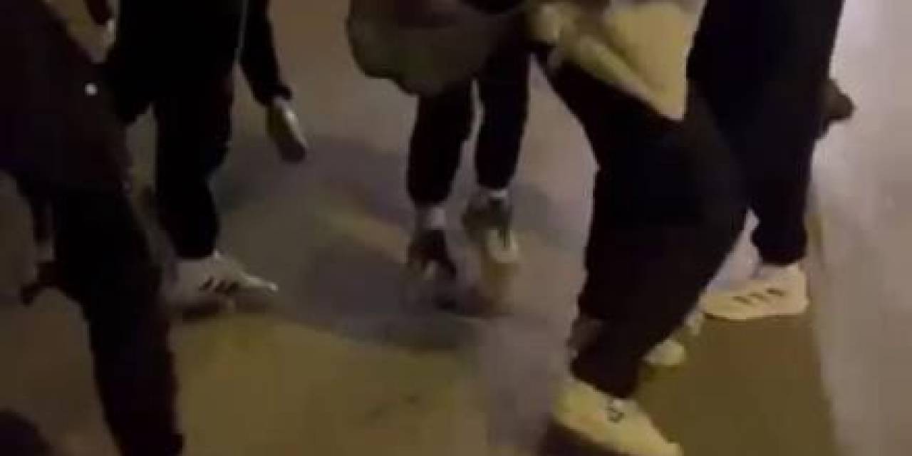 İzmir’de Kız Öğrenciler Kavga Etti, Arkadaşları İzledi