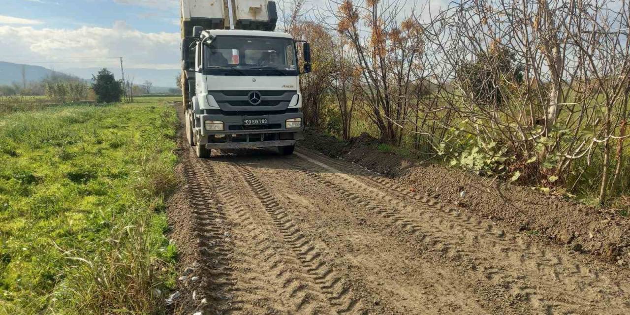 Kırsal Mahallelerin Yollarına Efeler Eli Değiyor