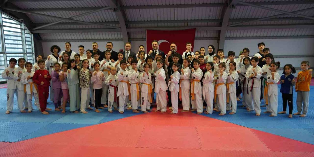 Bakan Yardımcısı Enes Eminoğlu, Kırıkkale’de Gençlerle Buluştu