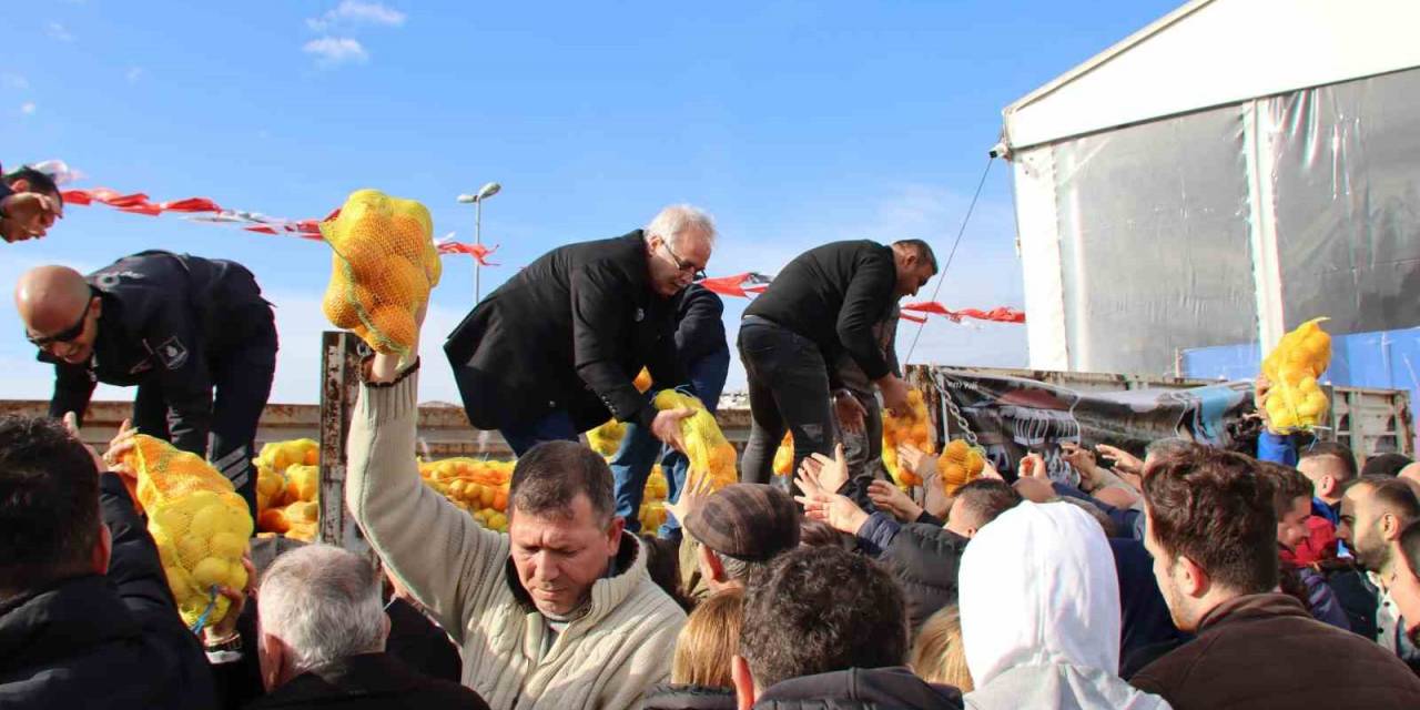 Kozan Belediyesi, İstanbul’da Tonlarca Narenciye Dağıttı