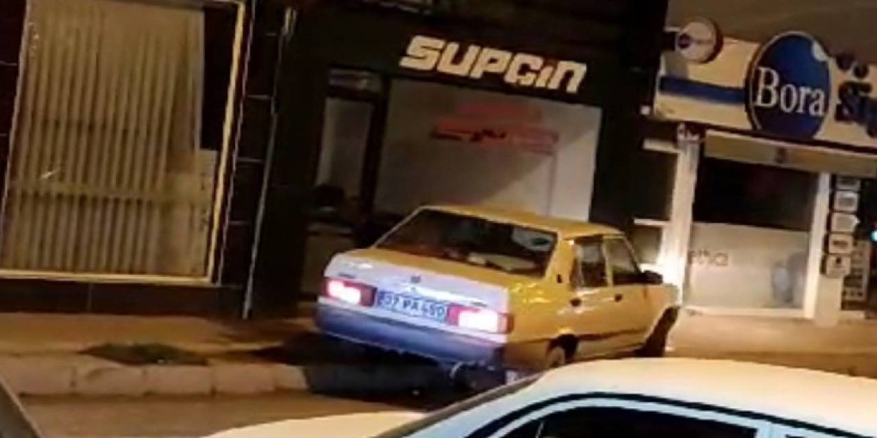 Kontrolden Çıkan Otomobil İşyerine Girdi