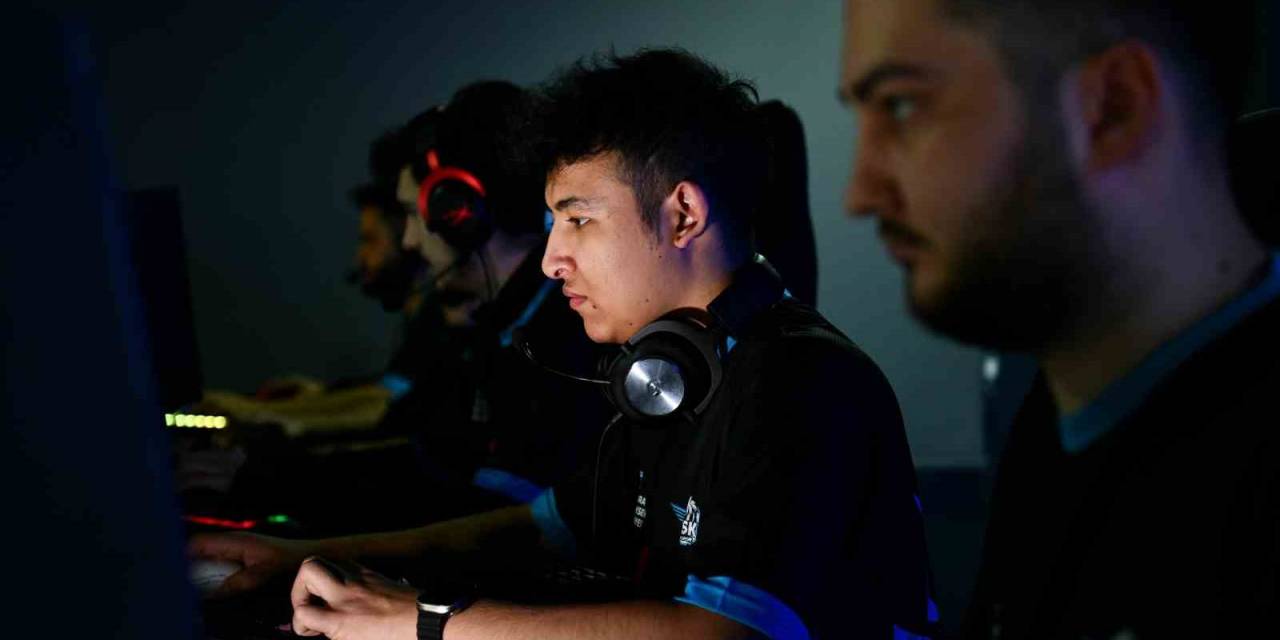 Ankara Büyükşehir Belediyesi’nden E-sporculara Destek