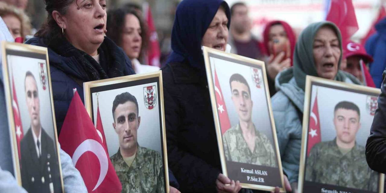 Bursa’da Yüzlerce Kişi Şehitler İçin Yürüdü