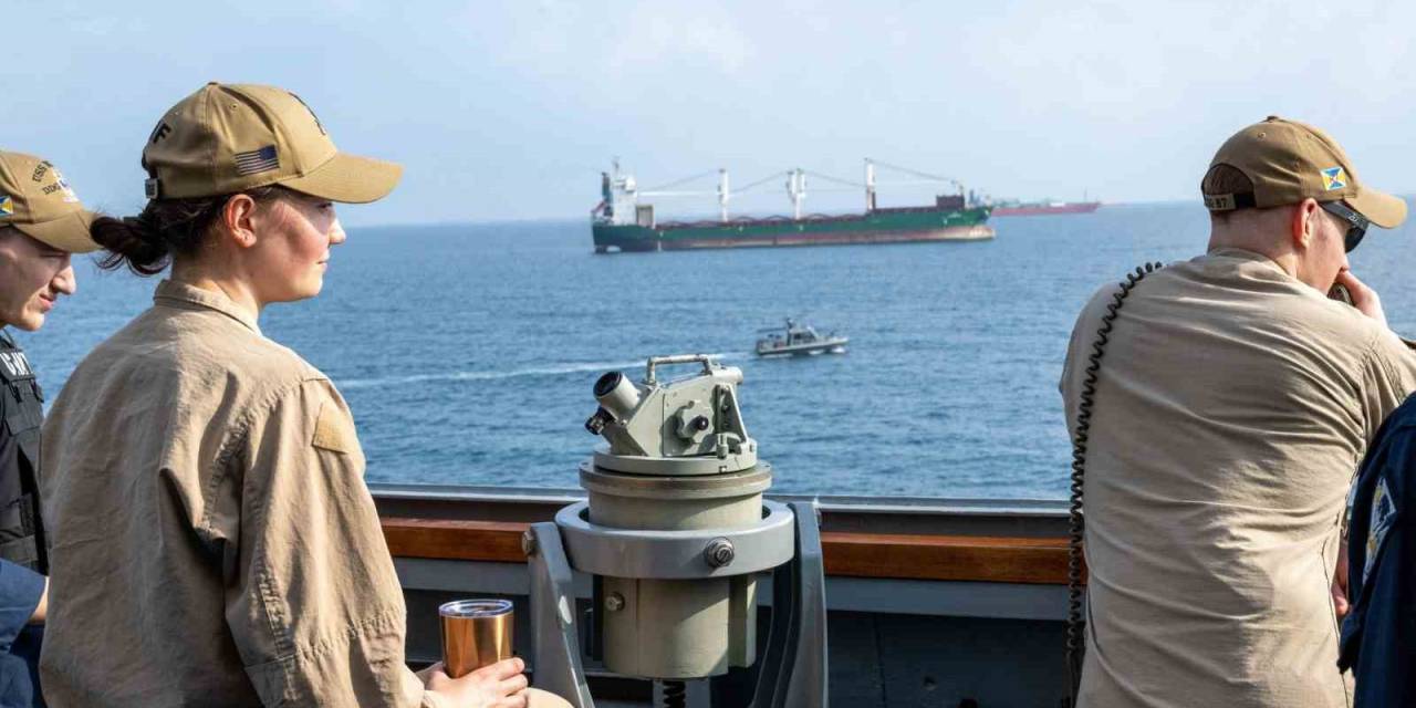 Kızıldeniz’de Husilere Ait Patlayıcı Yüklü İnsansız Deniz Aracı İnfilak Etti