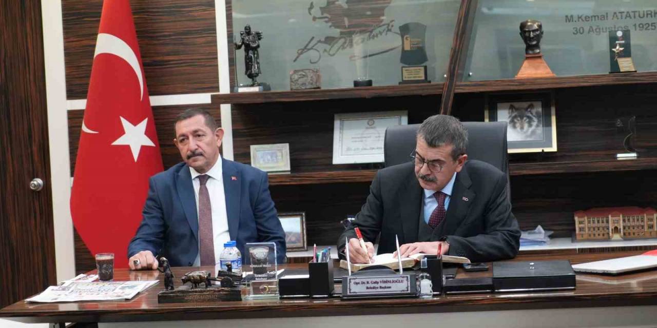 Bakan Tekin, Kastamonu’da Ziyaretlerde Bulundu