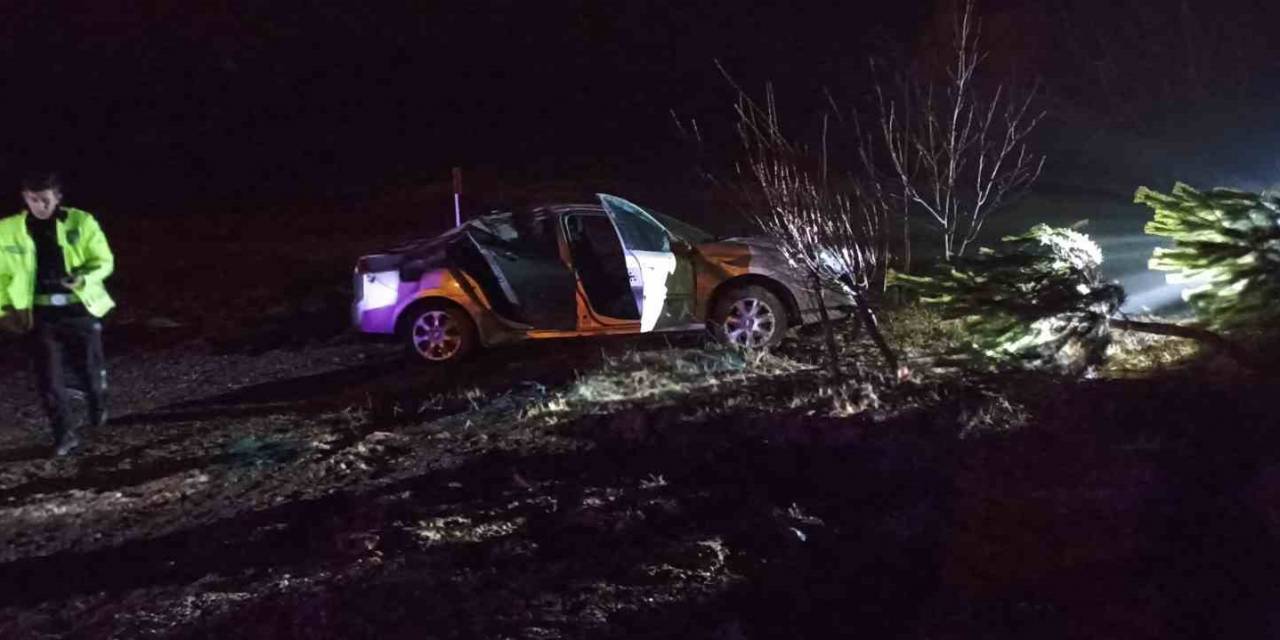 Yağmurda Kayganlaşan Yol Kazaya Neden Oldu: 3 Yaralı