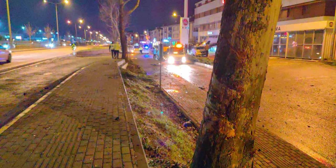 Bursa’da Kontrolden Çıkan Otomobil Yola Uçtu: 1 Yaralı