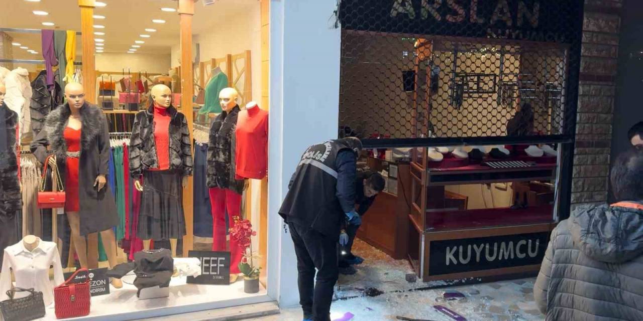 Bursa’da Kuyumcu Soygunu: 500 Bin Lira Değerindeki Altınları Çaldılar