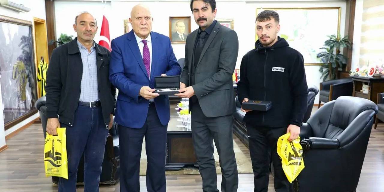 Başkan Pekmezci Cirit Milli Takımına Seçilen Sporcuyu Makamında Ağırladı