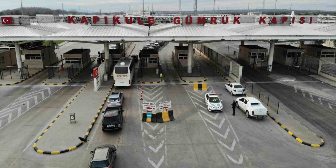 Avrupa’ya Açılan Kara Sınır Kapılarından 15 Milyon Yolcu Geçiş Yaptı: 2 Milyar 41 Milyonluk Kaçak Malzeme Yakalandı