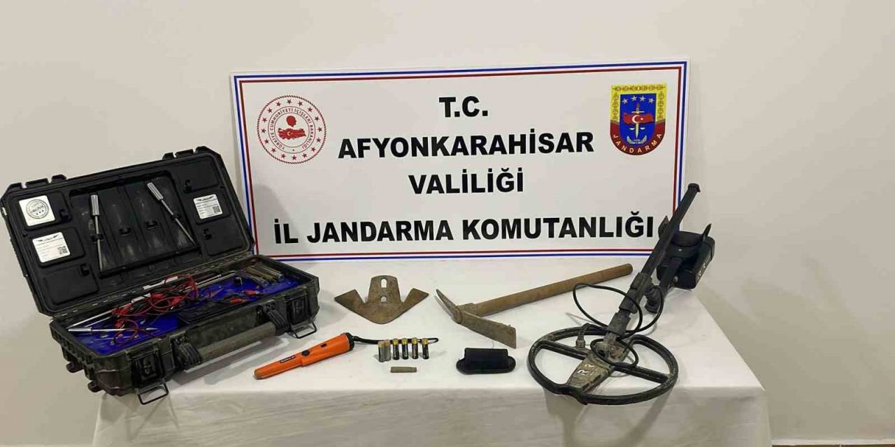 Define Avcıları Kazıya Başlayamadan Jandarmaya Yakalandı